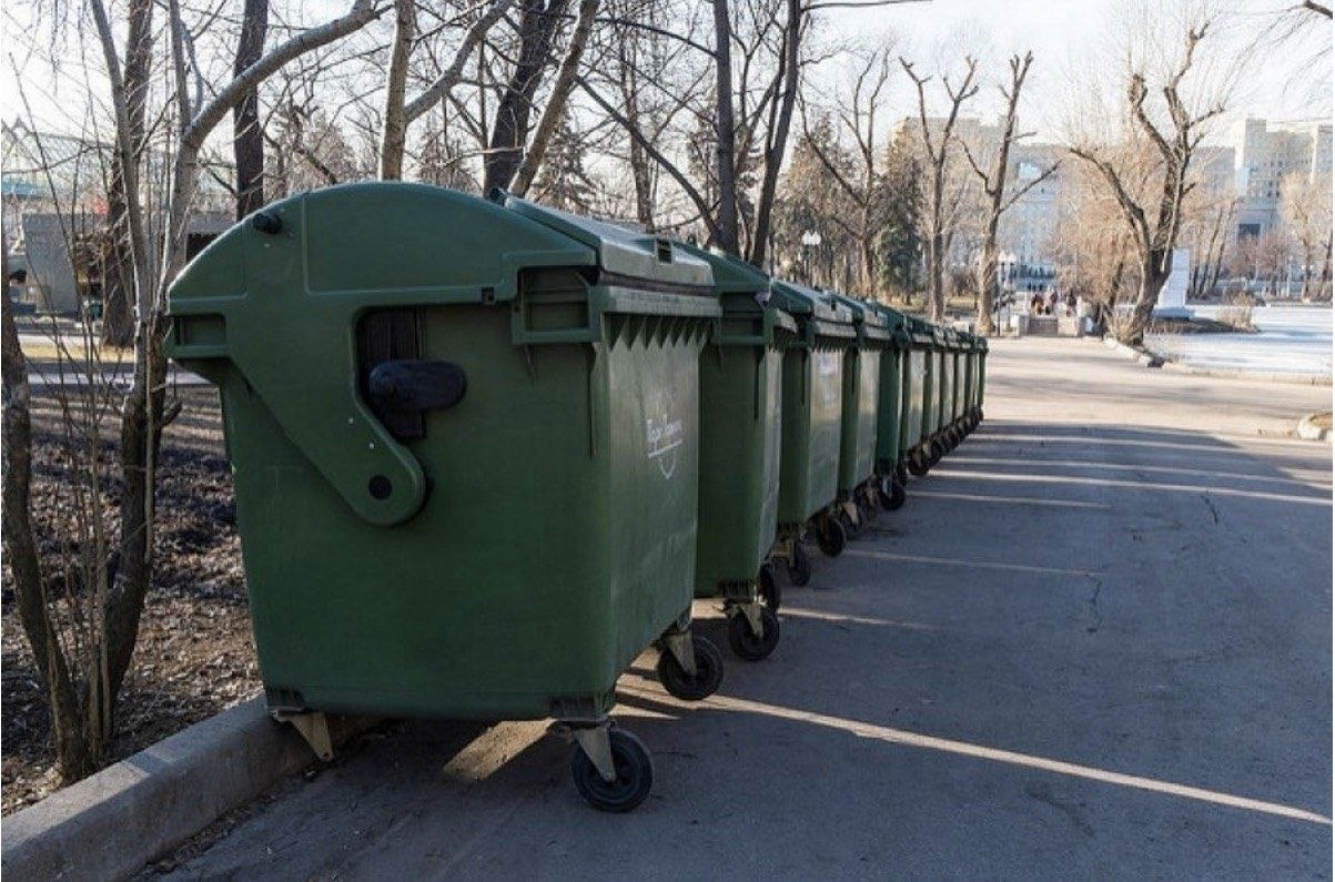 Контейнери DKS на вулицях Дніпра